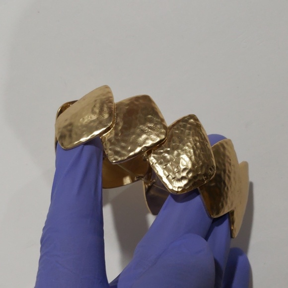 Gold tone Hammered Diamond-Shape Stretch Bracelet - Women's fashion Jewelry - Picture 6 of 8